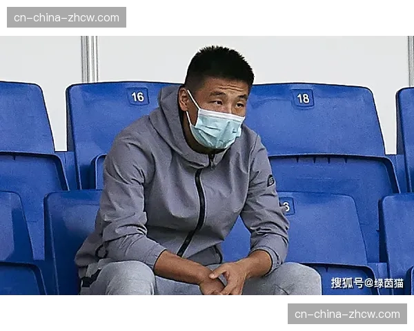 埃齐·马格贝格拄拐观战训练：风暴核心的伤病恢复日常网页